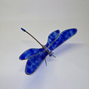 Alternative view of Szitakötő kerti üvegszobor kék