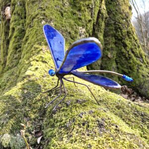 Alternative view of Szitakötő kerti üvegszobor kék