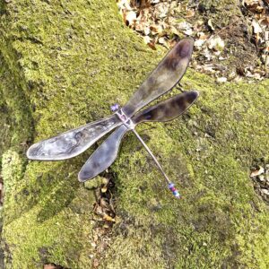 Alternative view of Szitakötő kerti  üvegszobor lila