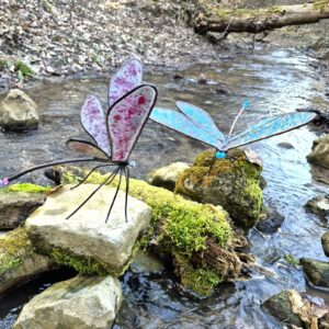 Alternative view of Szitakötő kerti üvegszobor türkiz